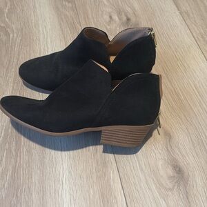 Women’s black booties